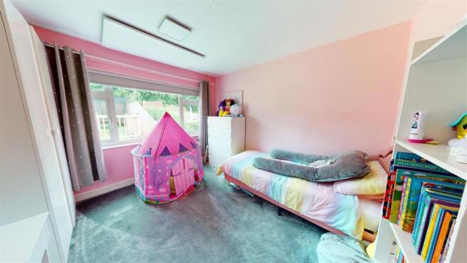 4 bed Semi-Detached for sale Image 11