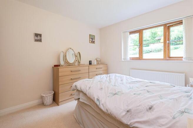 2 bed Flat for sale Image 11