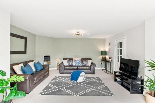 4 bed Detached for sale Image 4