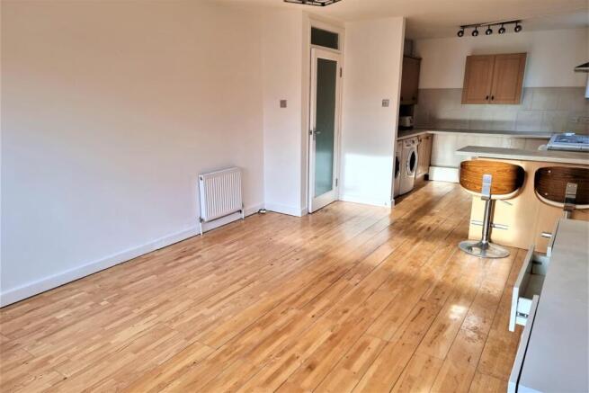 OPEN PLAN LIVING ROOM/FITTED KITCHEN: PIC. 1