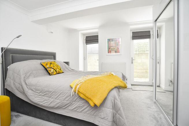 2 bed Flat for sale Image 6