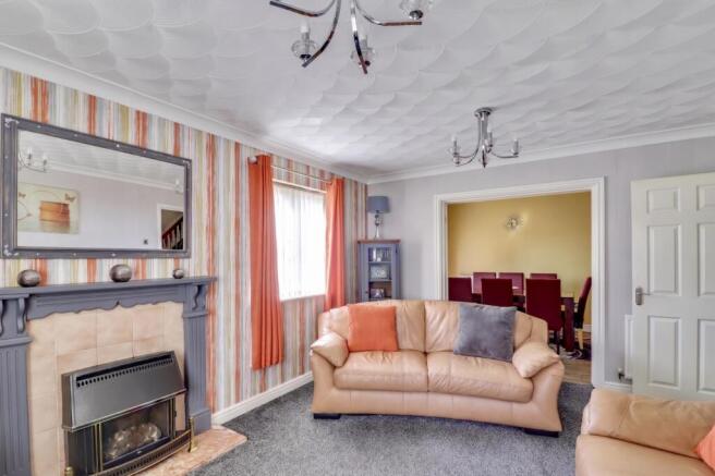 4 bed Detached for sale Image 2