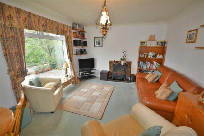 SITTING / DINING ROOM