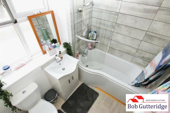 FIRST FLOOR BATHROOM