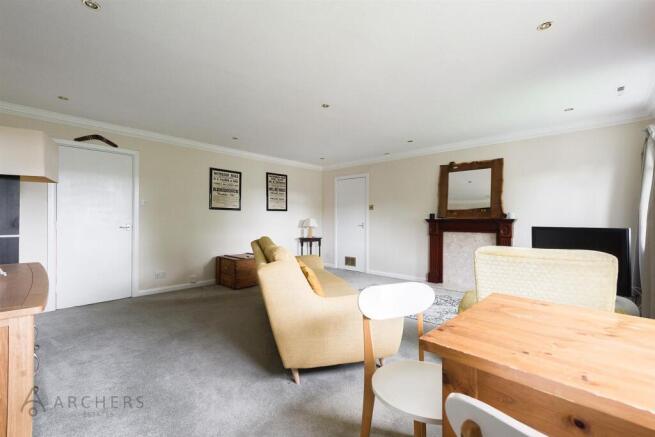 2 bed Flat for sale Image 7