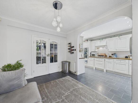 4 bed Semi-Detached to rent Image 8