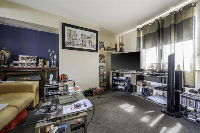 LIVING/DINING ROOM