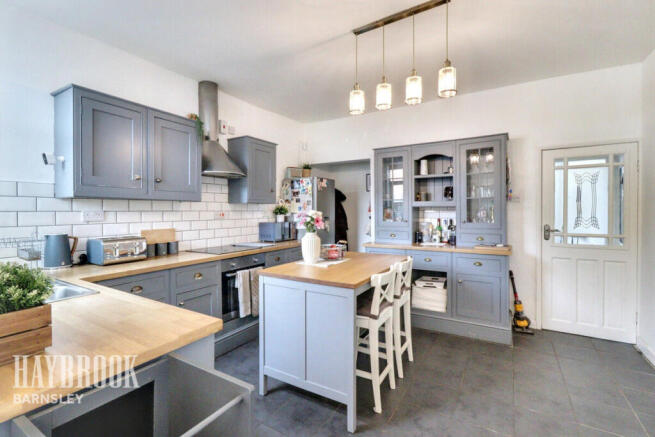 3 bed Semi-Detached for sale Image 6