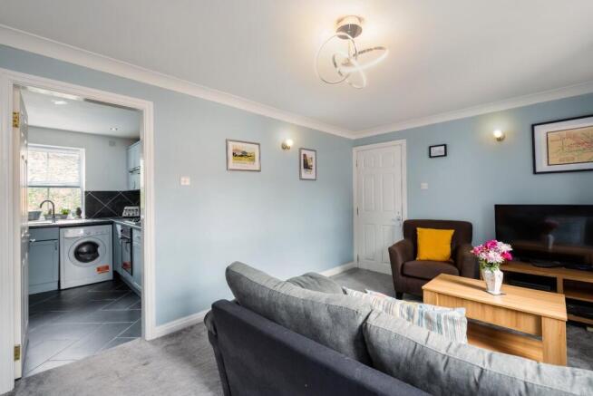 2 bed Flat to rent Image 4