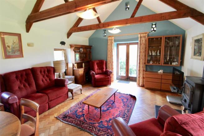 Lounge 2.jpg