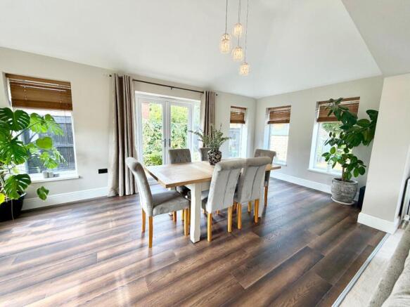 4 bed Detached for sale Image 10