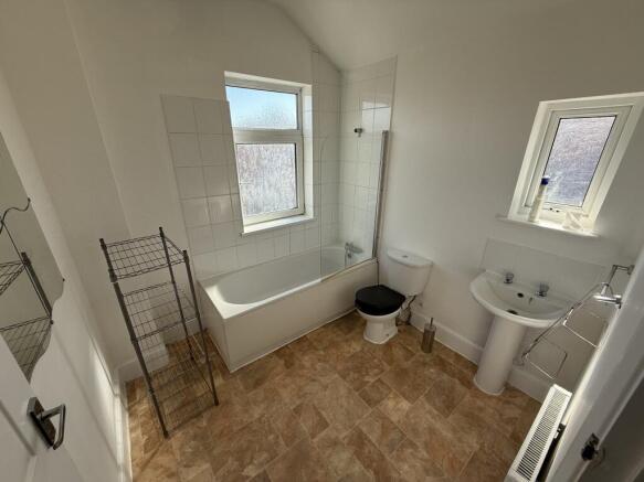 3 bed House to rent Image 9