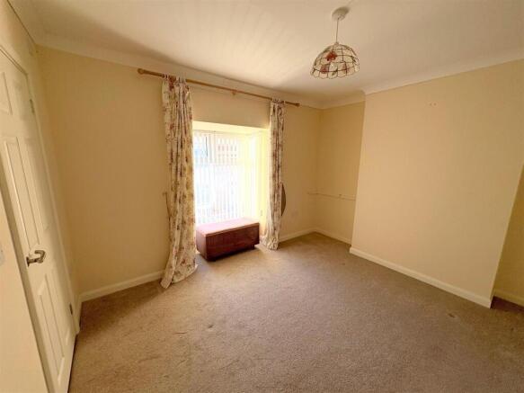 Bedroom 1b.jpg