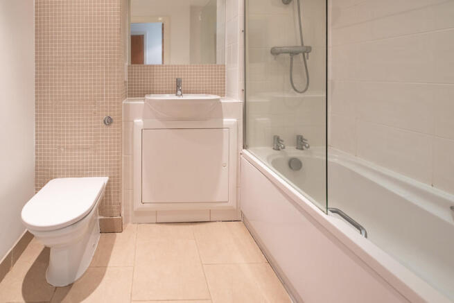 2 bed Flat for sale Image 6
