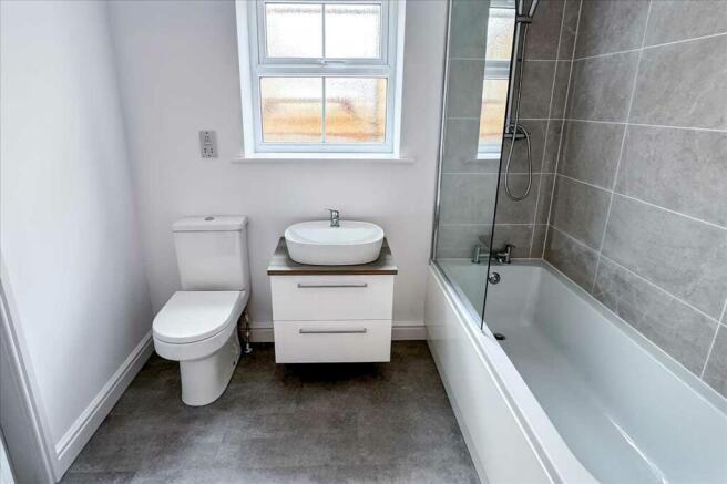 Family Bathroom /