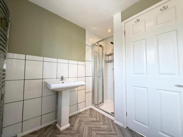3 bed Semi-Detached to rent Image 8