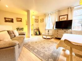 Flat 3, 1, Harewood Street, Leeds LS2 7AD