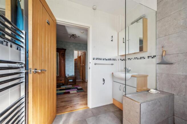Shower Room - vanity unit.jpg