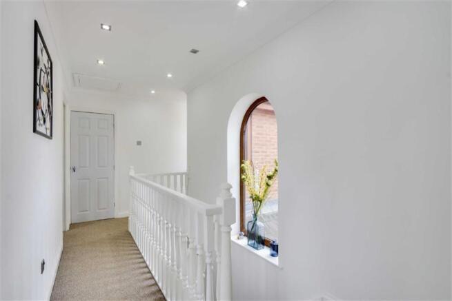 FIRST FLOOR LANDING