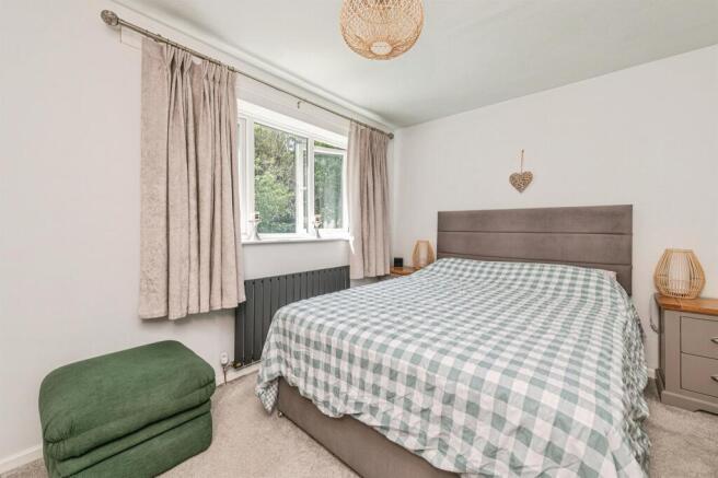 4 bed Detached for sale Image 9