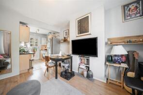 102, Riverside Gardens, London W6 9LF