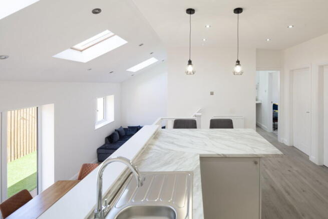 5 bed Semi-Detached for sale Image 5