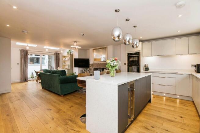 Lounge/Kitchen