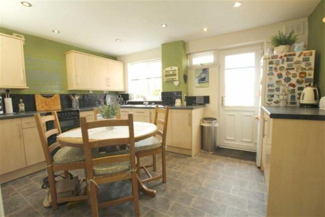 KITCHEN/BREAKFAST RO
