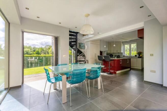 Dining/Kitchen
