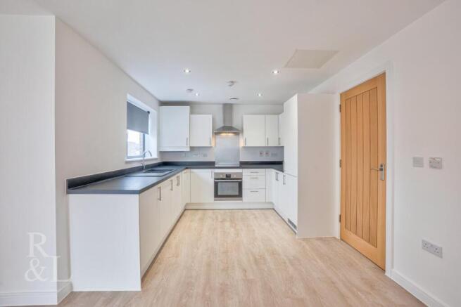 16 Maythorn House (10).jpg