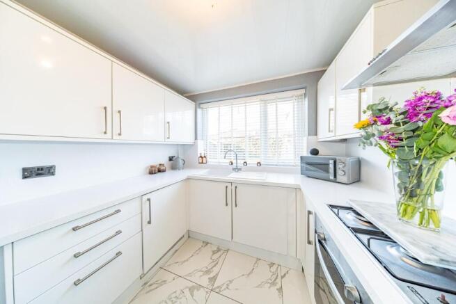 37 Deepdale Drive kitchen 2.jpg