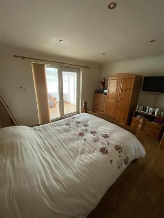 Bedroom no.1: