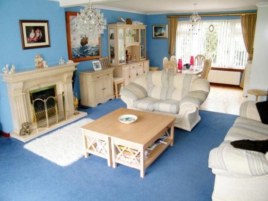 Lounge/Dining