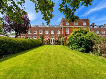 Captains Court, Horton, Northamptonshire NN7