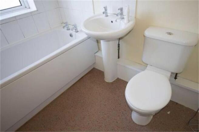 FAMILY BATHROOM/WC