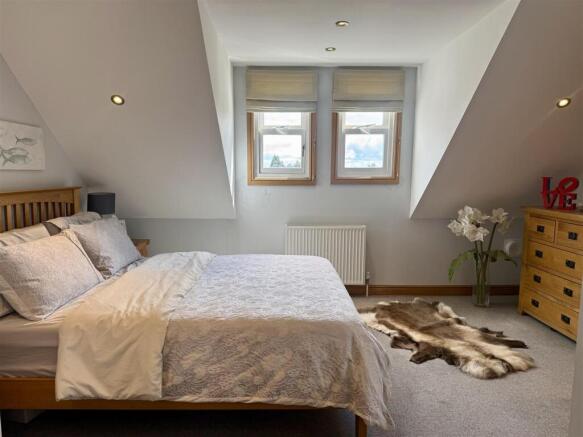 3 bed Terraced for sale Image 7