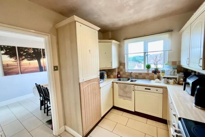 3 bed Semi-Detached for sale Image 10