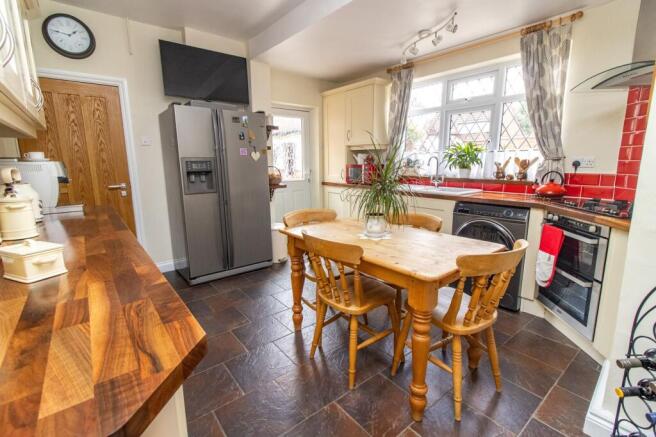 KITCHEN/BREAKFAST ROOM