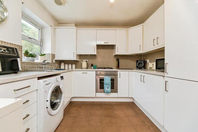 4 bed Semi-Detached for sale Image 6