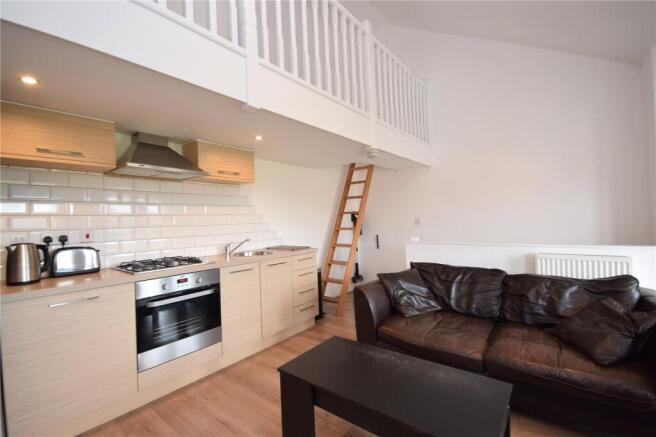 1 bed Town House to rent Image 7