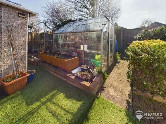 Rear Garden (2).jpg