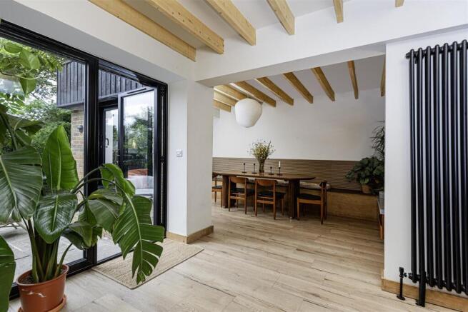 4 bed Detached for sale Image 11