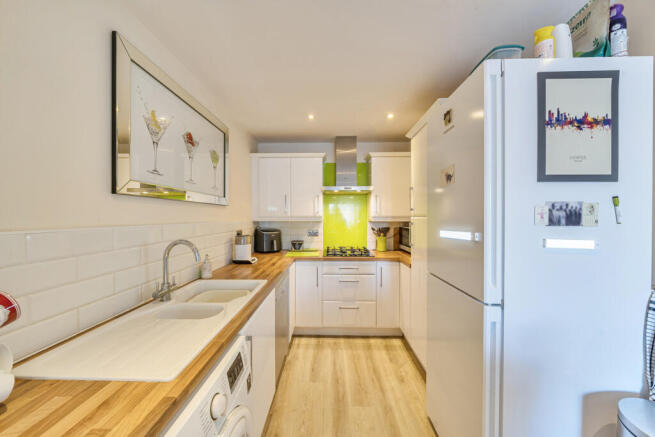 1370470-22-68f8e3...