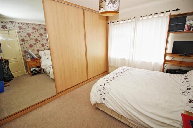 bedroom 2.JPG