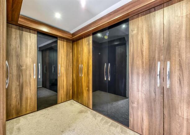 58 Birches Road-bed1 dressing room1.jpg