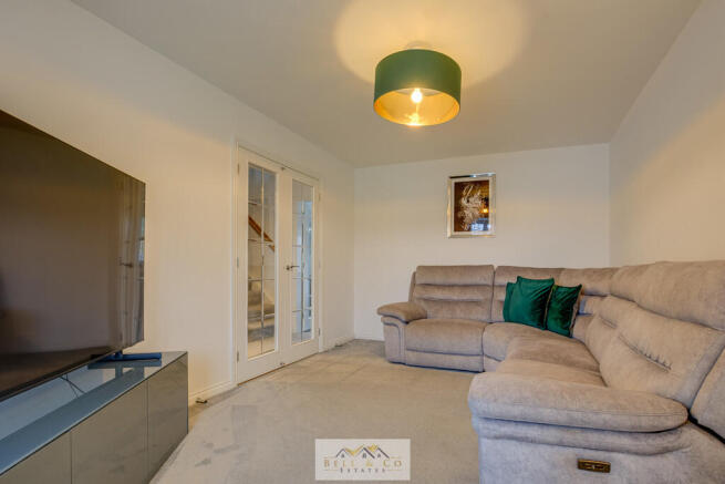 4 bed Detached for sale Image 9