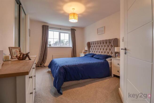 4 bed Detached for sale Image 11