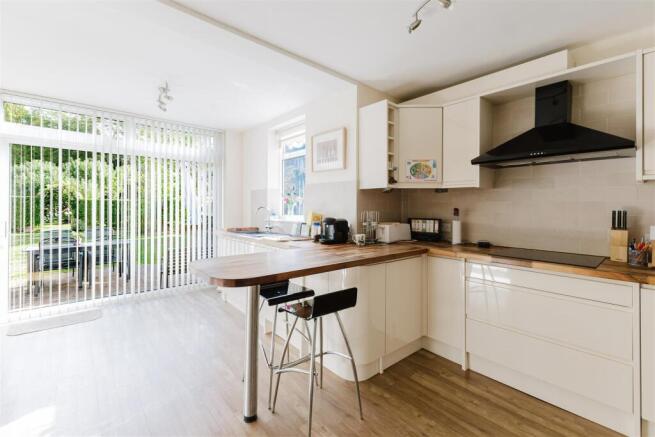 Kitchen 1.jpg