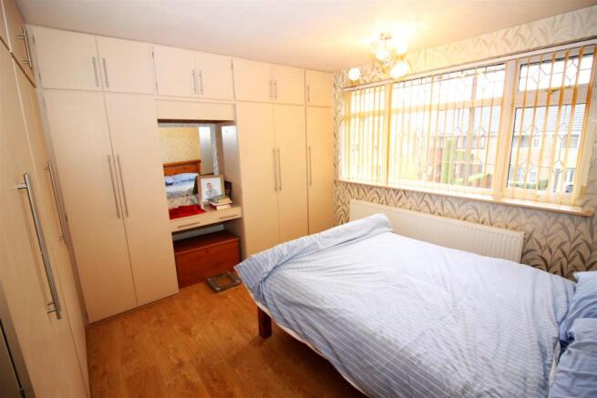 bedroom 1.JPG