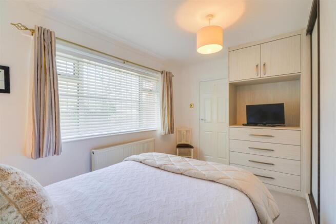 4 bed Detached for sale Image 12